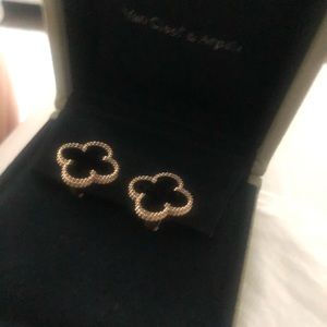 Meet your Posher, Lucy